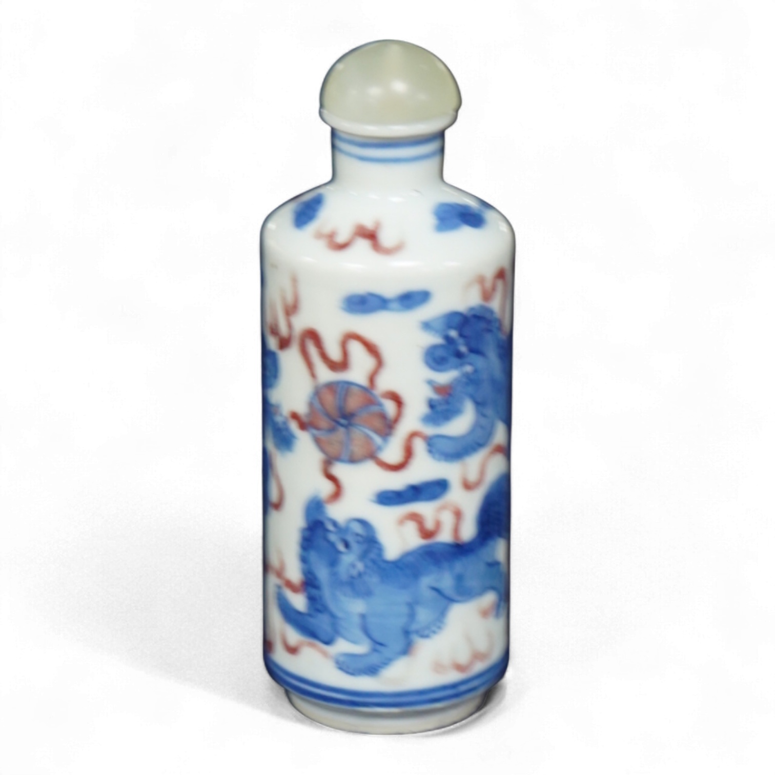 A late 19th/early 20th century Chinese porcelain snuff bottle, 10cm